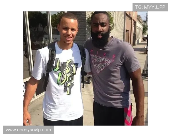 火箭队与马刺队哈登冲突引发热议球迷对比赛激烈程度感到震惊