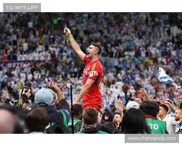 马丁内斯的传奇之路：从默默无闻到世界瞩目的足球明星